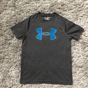 Boys YM Under Armour shirt.